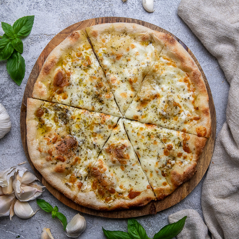 Simone’s Garlic-Infused Olive Oil & Mozzarella Pizza