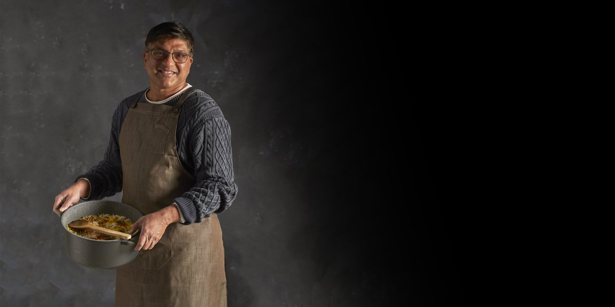 Image of Umesh holding a pot of biryani