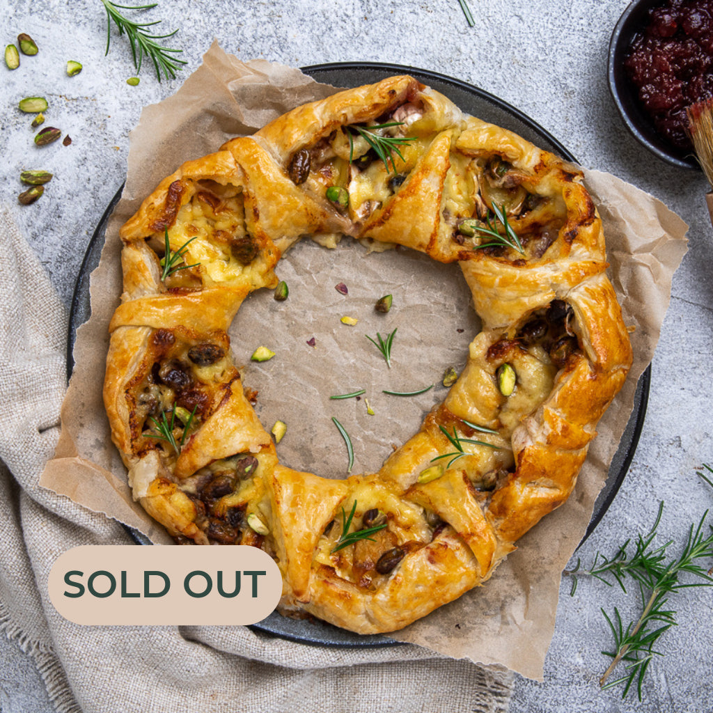 FoodSt Signature Cranberry, Brie & Pistachio Wreath