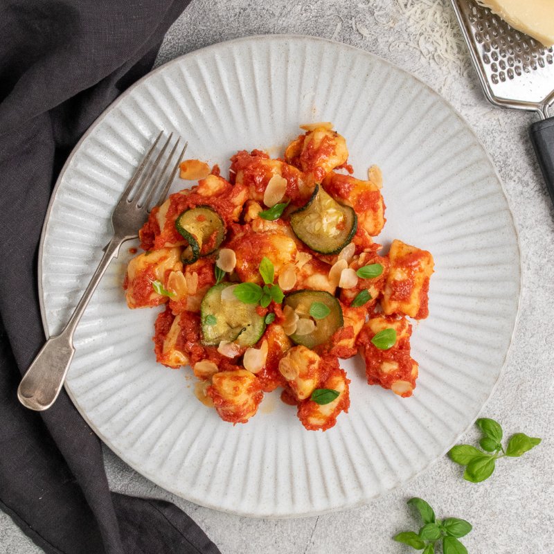 Davide's Gnocchi with Cherry Tomatoes, Zucchini and Almonds (Vg) - FoodSt