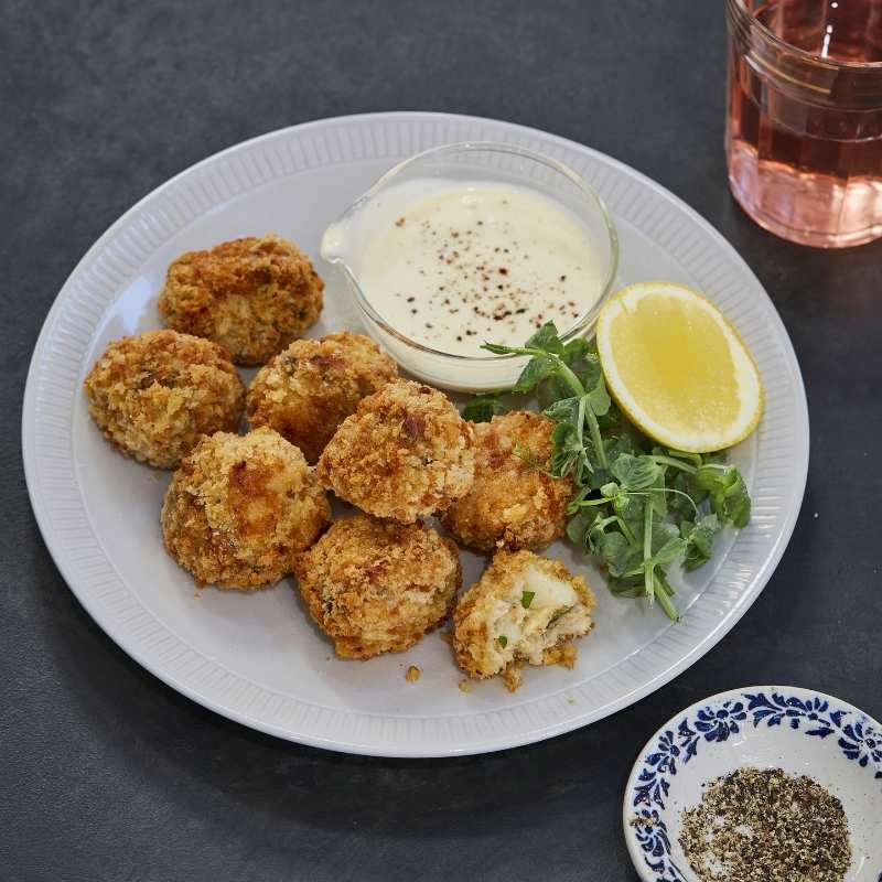 Photo of Helen&#39;s Barramundi Fishcakes with Tartare Sauce - FoodSt